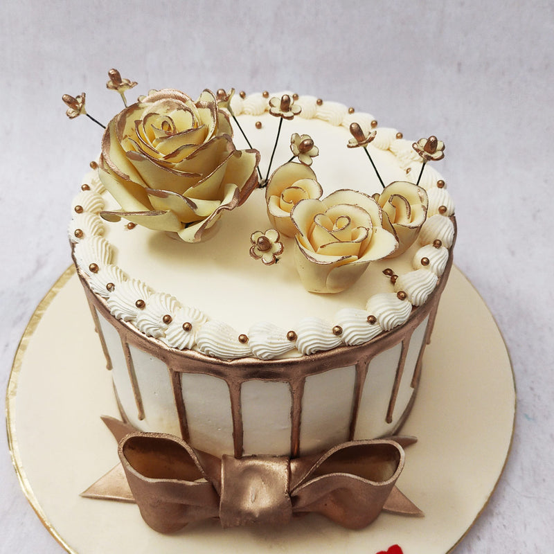 Gold cake with flowers