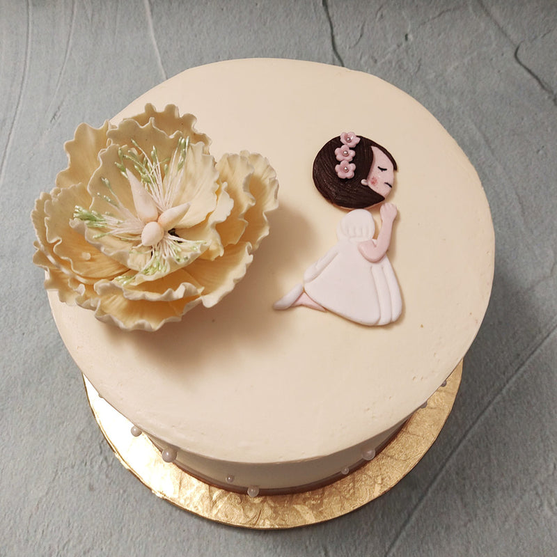 A first holy communion cake design is perfect for the occasion of the Eucharist which also uses food to symbolise the holy last supper of the Lord. With bread symbolising the body of Christ and wine symbolising his blood, this 1st Communion cake is a symbol of the entire occasion by and large. 