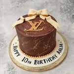 Who said cakes can't be fashionable? This Louis Vuitton Cake is a testament to birthday cakes that are here to make a statement. This LV cake is for trendsetters and trend-getters with a taste for all that's tasteful