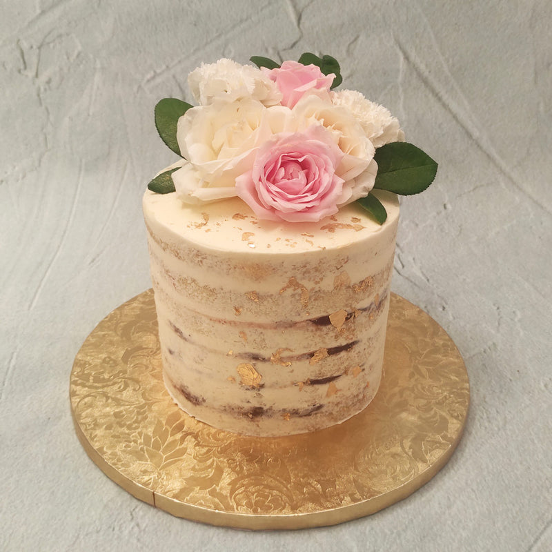We present to you the design for a naked floral cake aka a naked cake with flowers, which displays a simplistic yet satisfying aesthetic that is sure to be as memorable as it is delectable.
