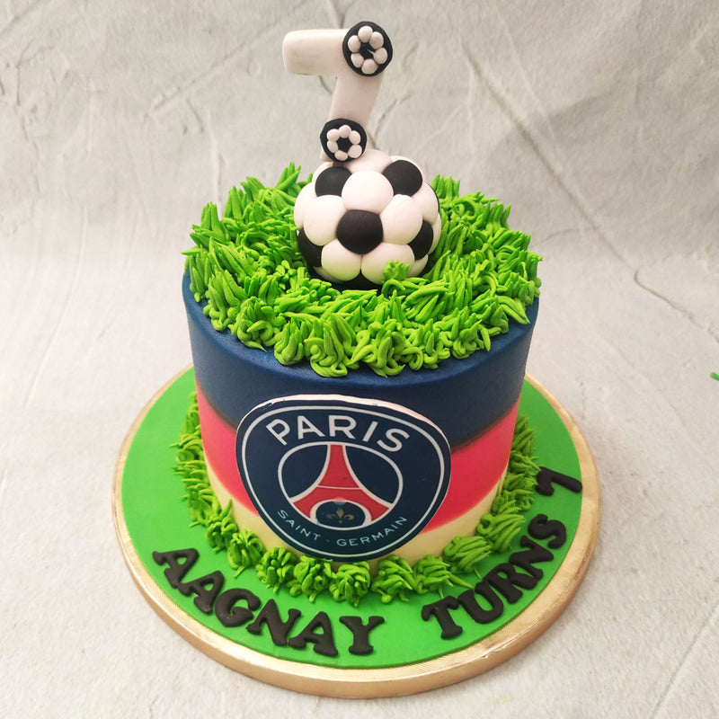  Indulging in a game of football when your favourite team is playing isn’t just for the eyes but for the heart. The same can be said about this Paris Saint Germain cake. So let’s kick the celebrations off the right way: with the ultimate Paris football cake for the ultimate PSG fan.