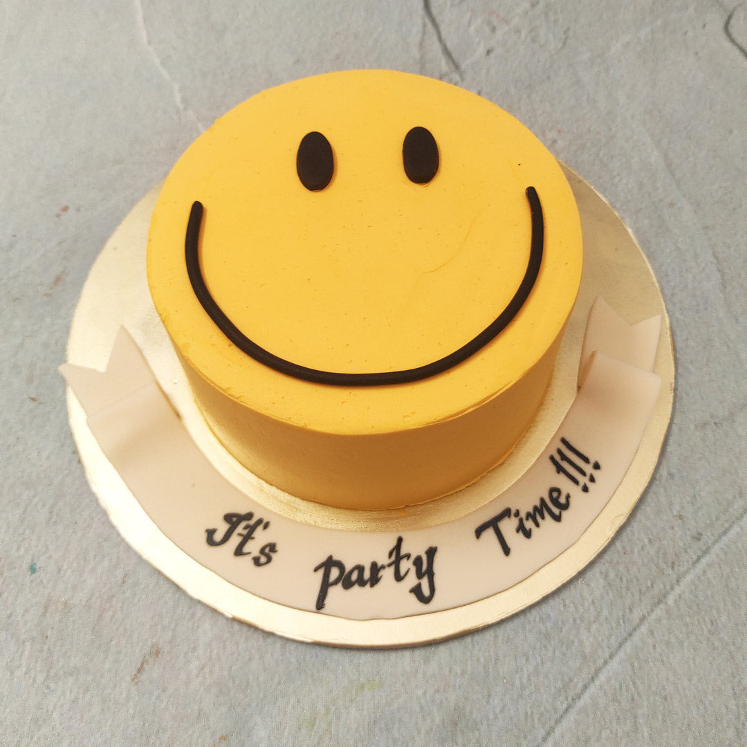 Round Cute Winking Emoji Butter Scotch Cake, Packaging Type: Box, Weight:  1kg at Rs 1199/kg in Muzaffarnagar